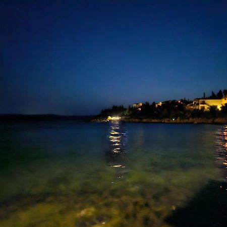 Apartmani Ivankovic Karlobag Buitenkant foto