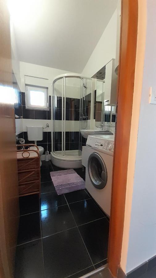 Apartmani Ivankovic Karlobag Buitenkant foto