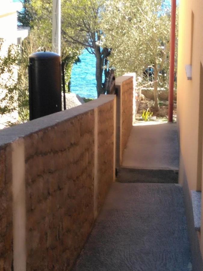 Apartmani Ivankovic Karlobag Buitenkant foto