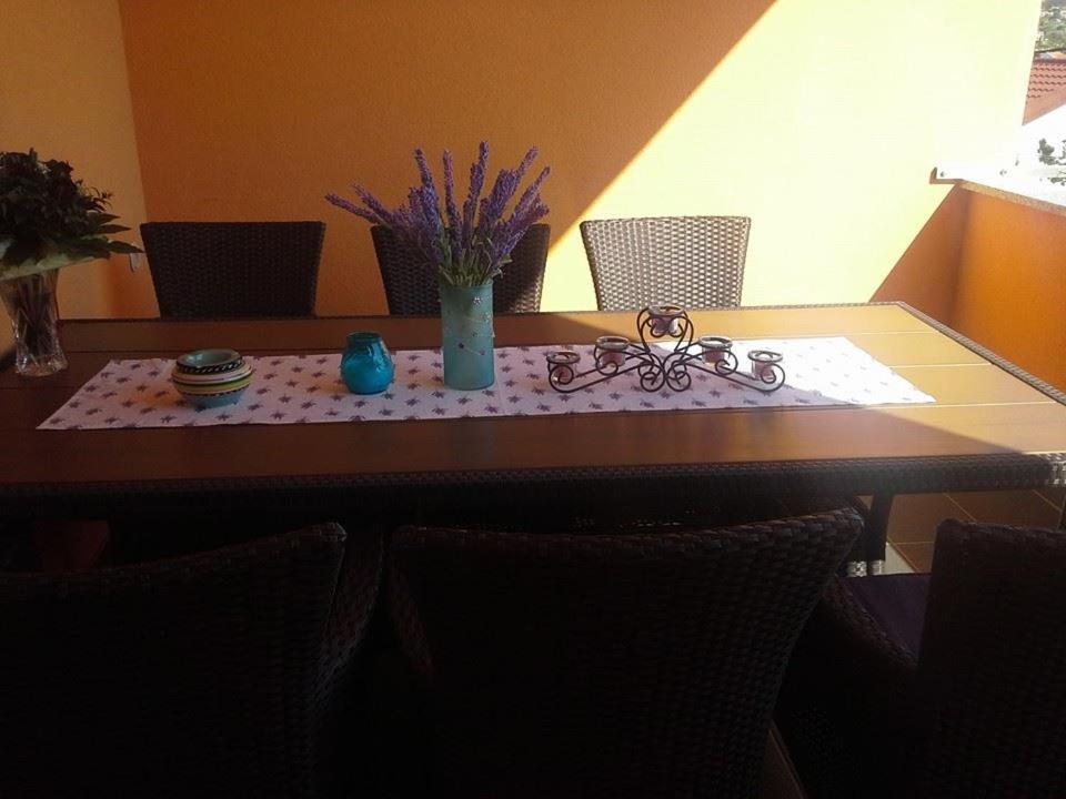 Apartmani Ivankovic Karlobag Buitenkant foto