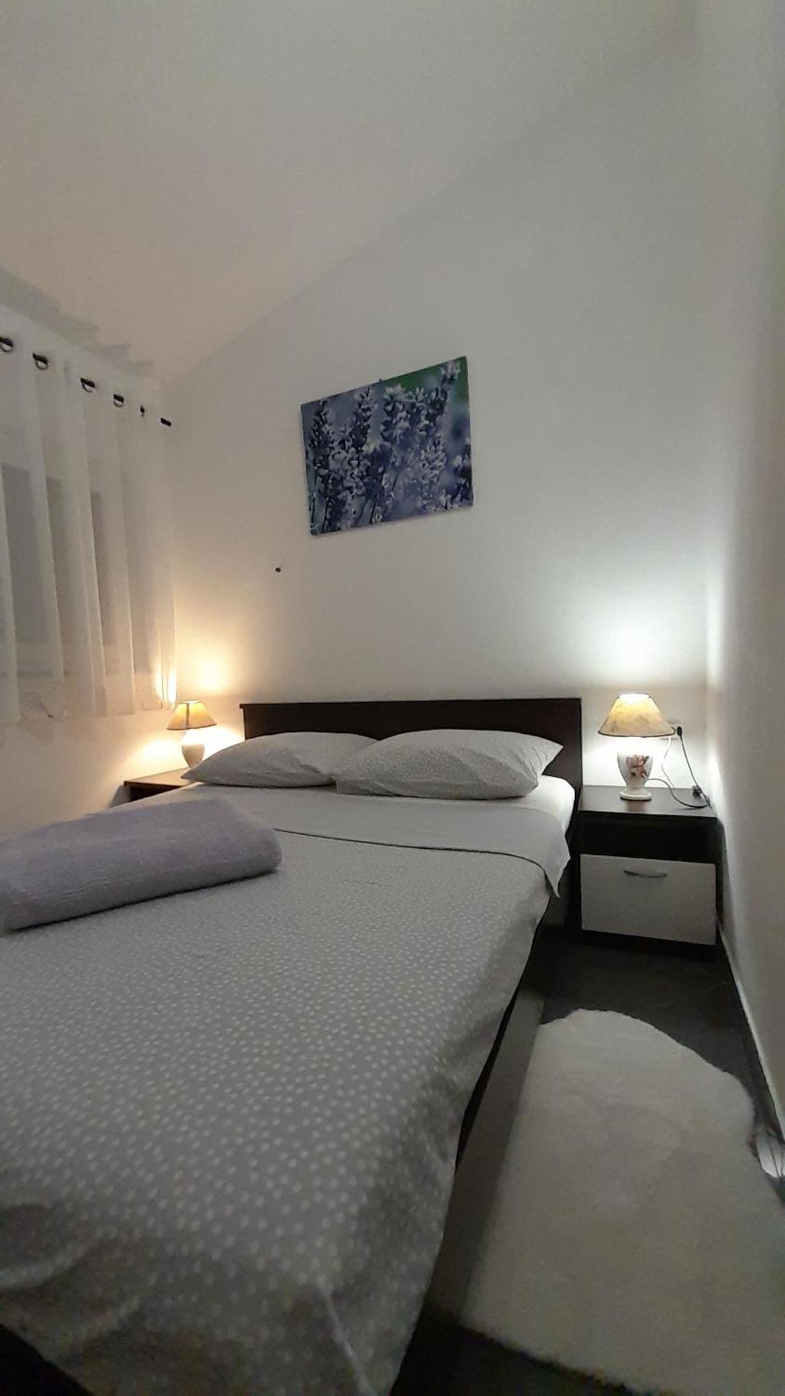 Apartmani Ivankovic Karlobag Kamer foto